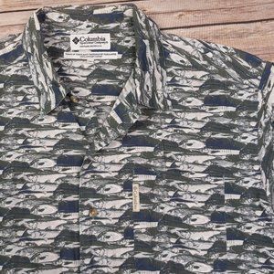 Columbia M Short Sleeve Button Front All Over Fish Print Mens Shirt